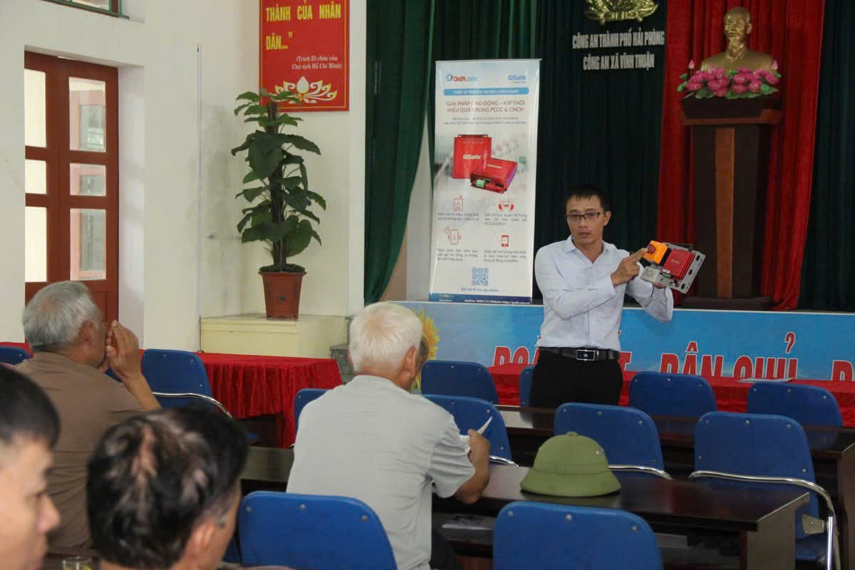 Công an xã Vĩnh Thuận tập huấn, tuyên truyền quy định về thiết bị truyền tin báo cháy kết nối cơ sở dữ liệu PCCC và CNCH